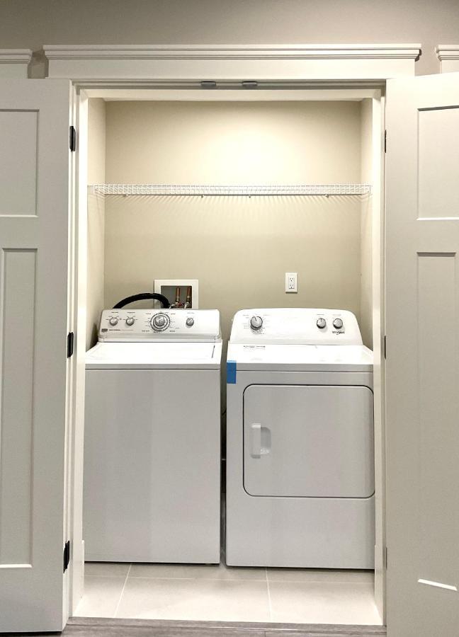 New Two-Bedroom Legal Suite With Parking White Rock Exteriör bild